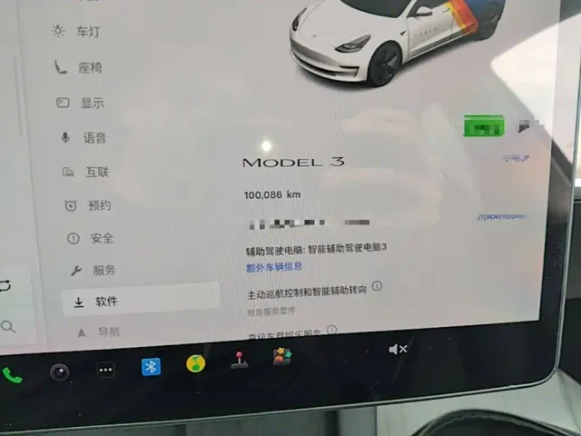 Tesla Model 3 — Фото автомобиля 11