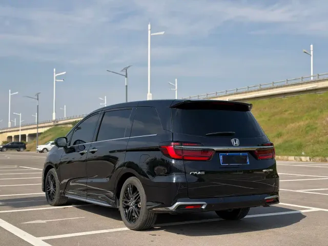 Honda Odyssey — Фото автомобиля 3