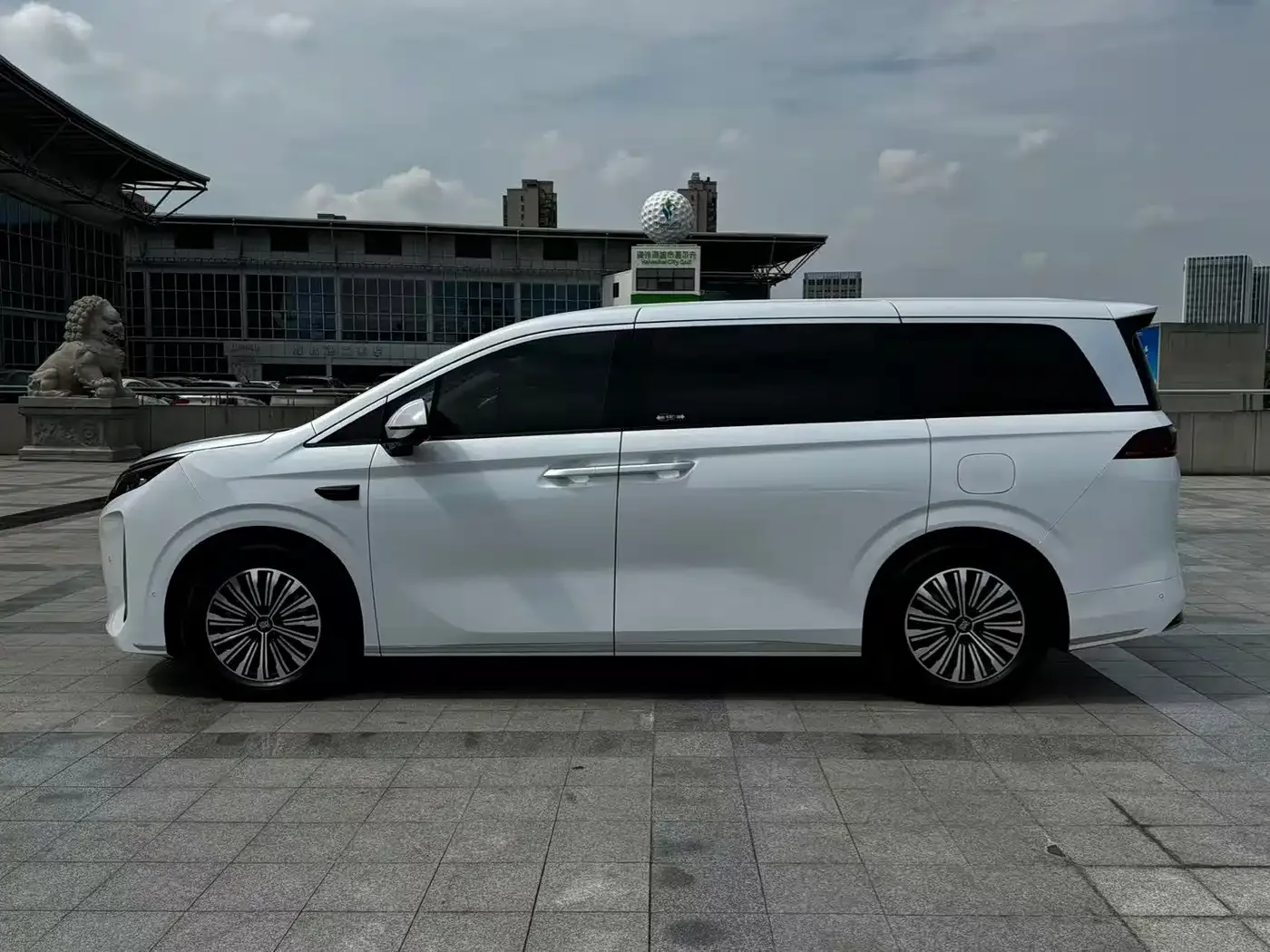 BYD Xia 2025 DM-i 1.5T 180km Excellence — Фото автомобиля 5