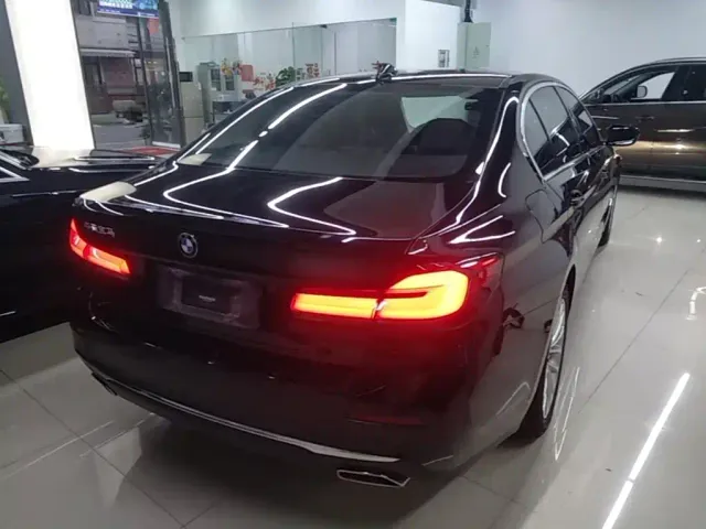 BMW 5 Series — Фото автомобиля 6