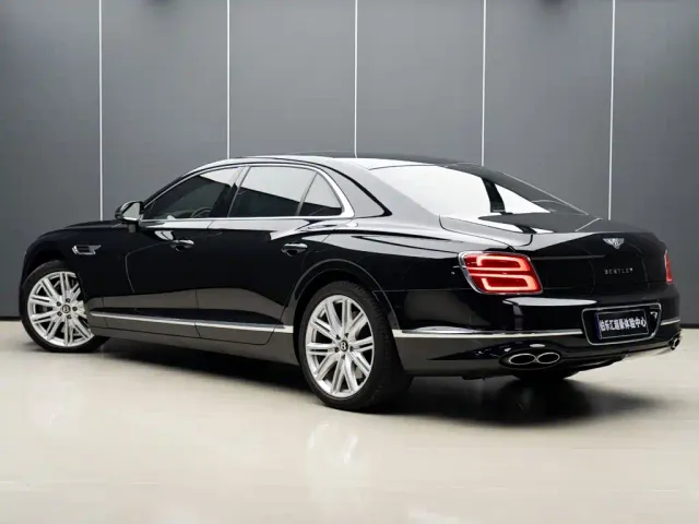 Bentley Flying Spur — Фото автомобиля 5
