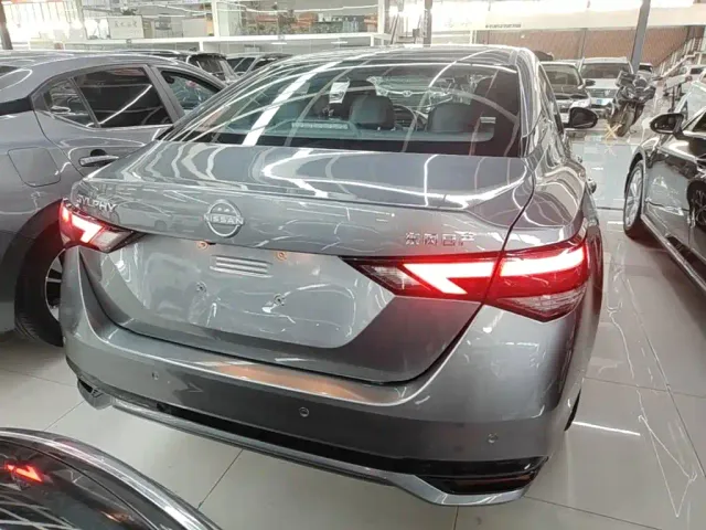 Nissan Sylphy — Фото автомобиля 5