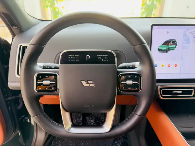 Li Auto L9 — Фото автомобиля 13