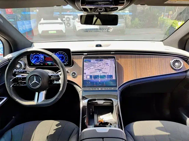 Mercedes-Benz EQE SUV — Фото автомобиля 10