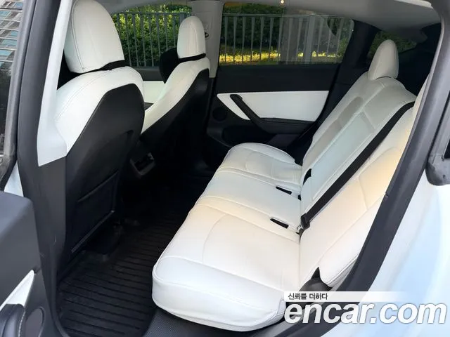 Tesla Model Y — Фото автомобиля 12