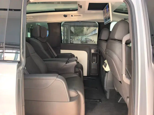 Li Auto MEGA — Фото автомобиля 12