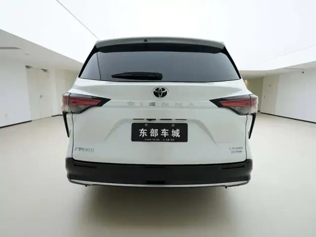 Toyota Sienna — Фото автомобиля 5