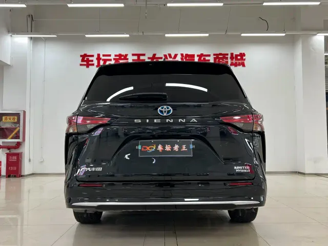 Toyota Sienna — Фото автомобиля 13