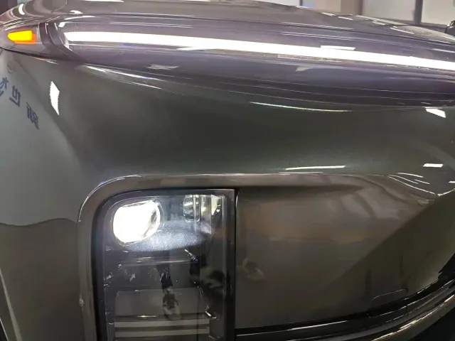 Li Auto L8 — Фото автомобиля 12