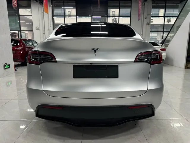 Tesla Model Y — Фото автомобиля 10