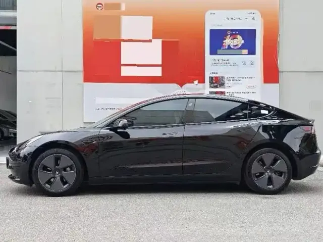 Tesla Model 3 — Фото автомобиля 9