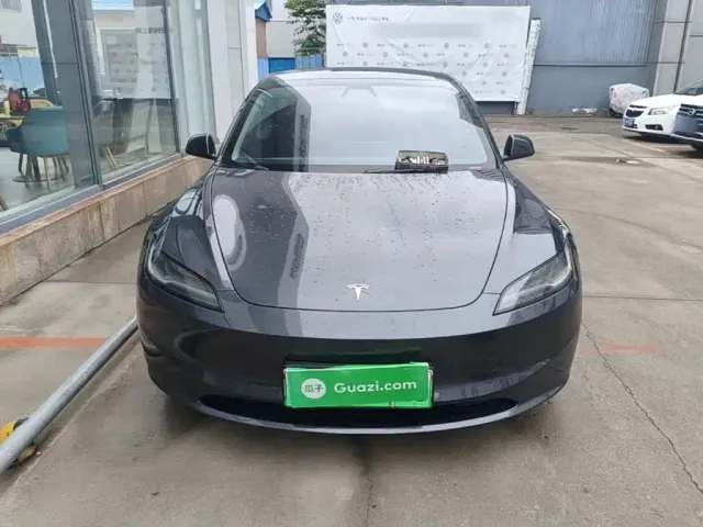 Tesla Model 3 — Фото автомобиля 2