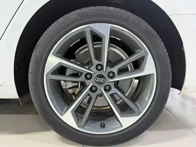 Audi A4L — Фото автомобиля 18
