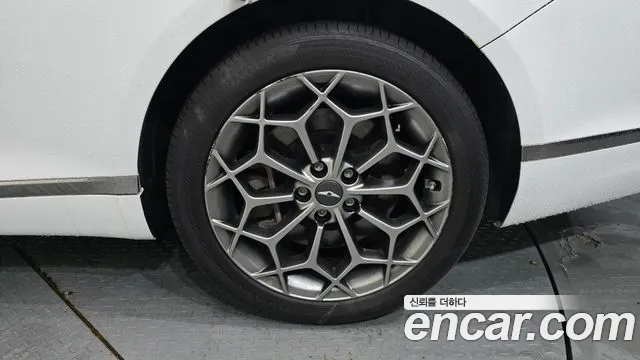 Genesis G80 Бензин 2.5 турбо AWD — Фото автомобиля 17