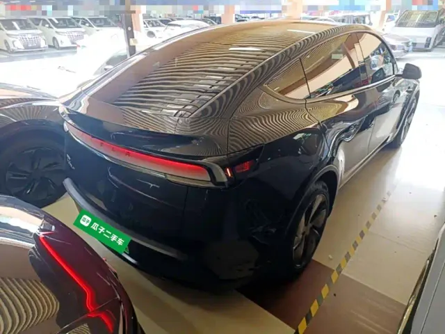Tesla Model Y — Фото автомобиля 6
