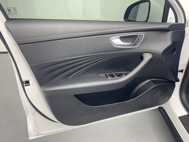 Roewe D7 — Фото автомобиля 14