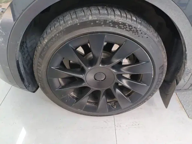 Tesla Model Y — Фото автомобиля 22