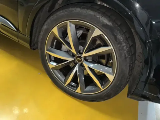 Audi Audi Q7 2023 55 TFSI quattro S line Sport — Фото автомобиля 9