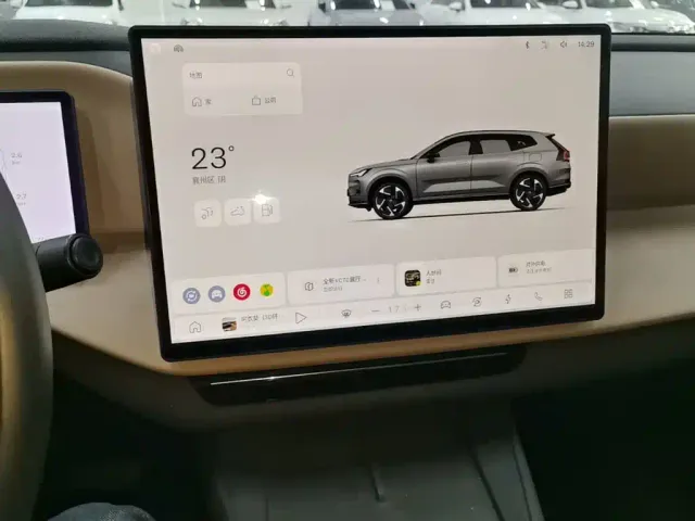 Volvo XC70 Plug-in Hybrid — Фото автомобиля 12