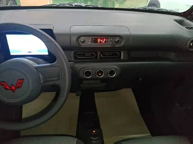 Wuling Zhiguang NEV — Фото автомобиля 12