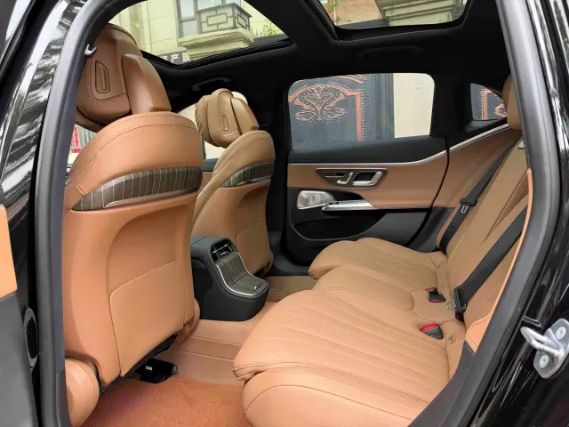 Mercedes-Benz E-Class — Фото автомобиля 6