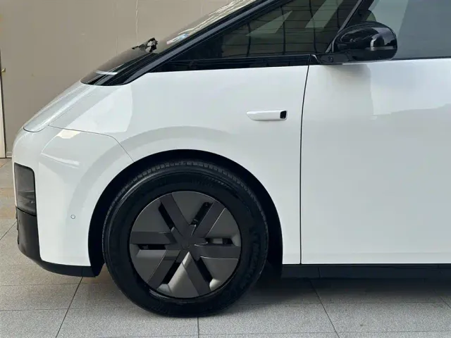 Li Auto MEGA — Фото автомобиля 5
