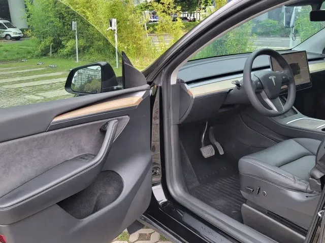 Tesla Model Y — Фото автомобиля 8