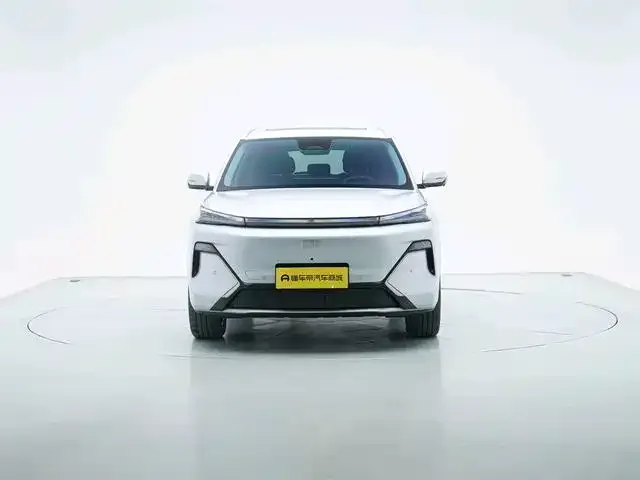 Geely Galaxy Starship 7 EM-i — Фото автомобиля 6
