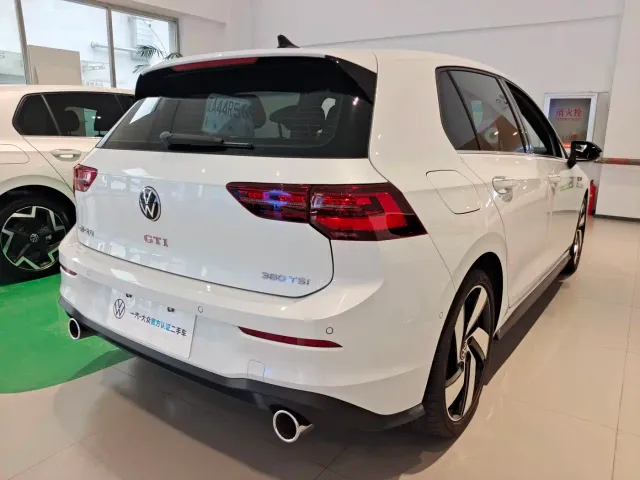 Volkswagen Golf GTI — Фото автомобиля 3