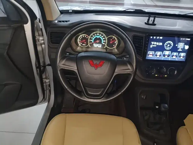 Wuling Hongguang V — Фото автомобиля 10