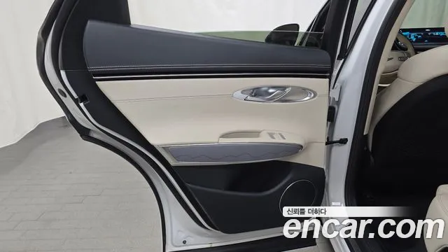 Genesis GV70 — Фото автомобиля 14
