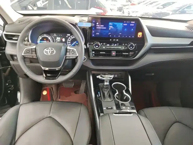 Toyota Highlander — Фото автомобиля 9