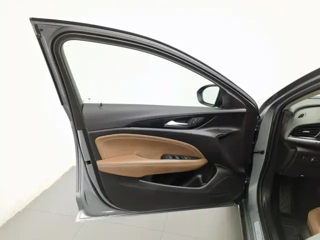 Buick Regal — Фото автомобиля 8