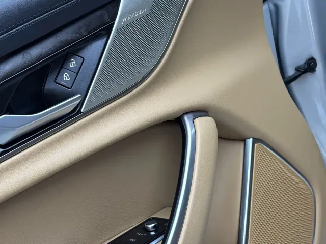 Jaguar XFL — Фото автомобиля 12
