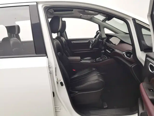 GAC Trumpchi M6 — Фото автомобиля 23