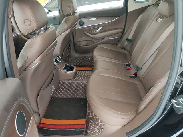 Mercedes-Benz E-Class — Фото автомобиля 16