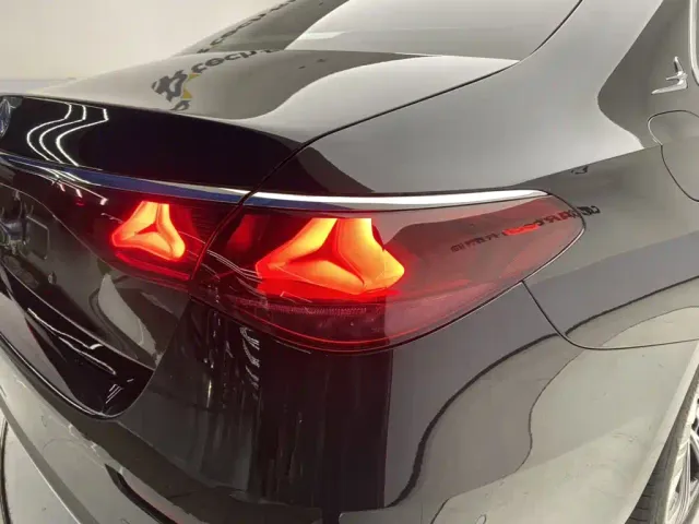 Mercedes-Benz E-Class — Фото автомобиля 10