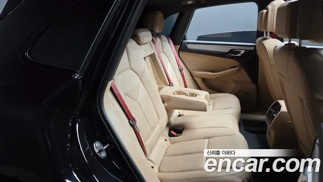 Porsche Macan — Фото автомобиля 11