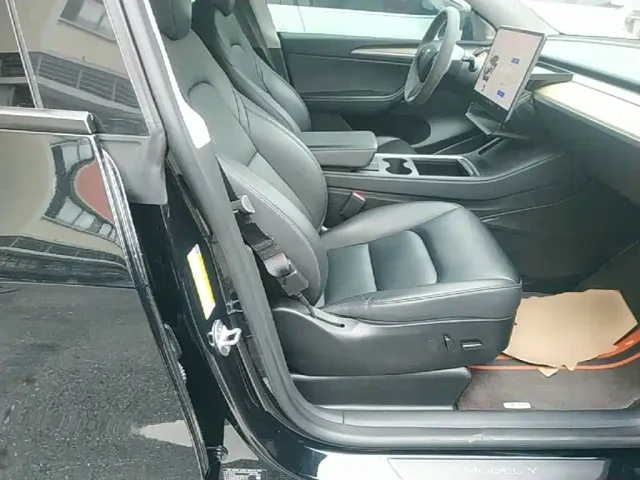 Tesla Model Y — Фото автомобиля 24
