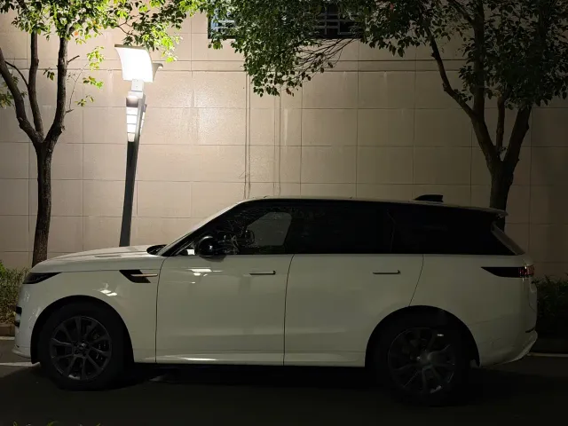 Land Rover Range Rover Sport — Фото автомобиля 3