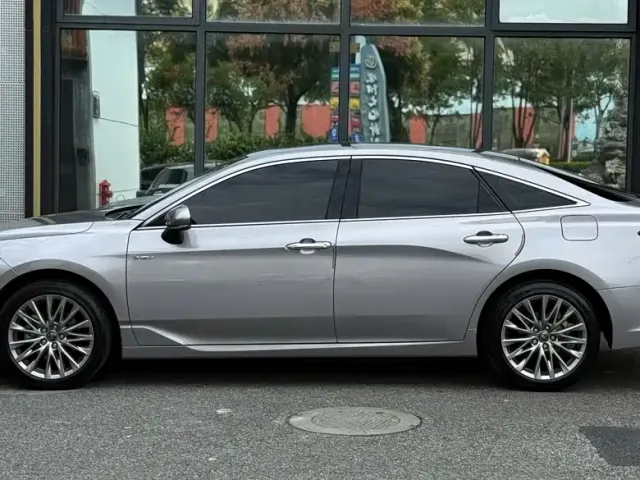 Toyota Avalon — Фото автомобиля 3