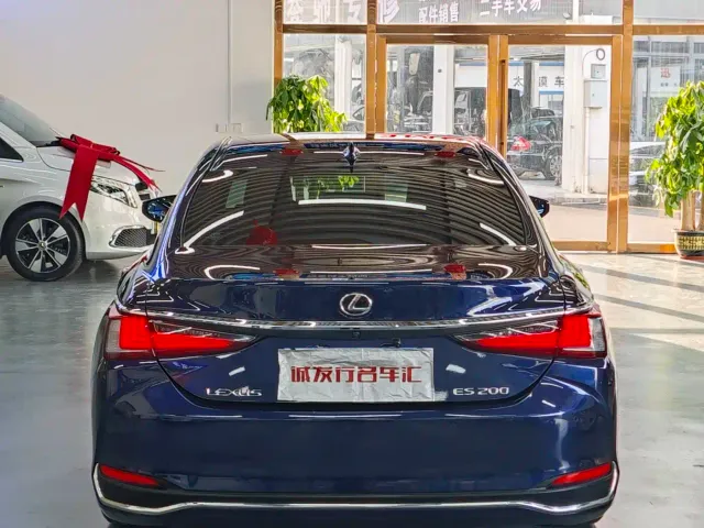 Lexus ES — Фото автомобиля 19