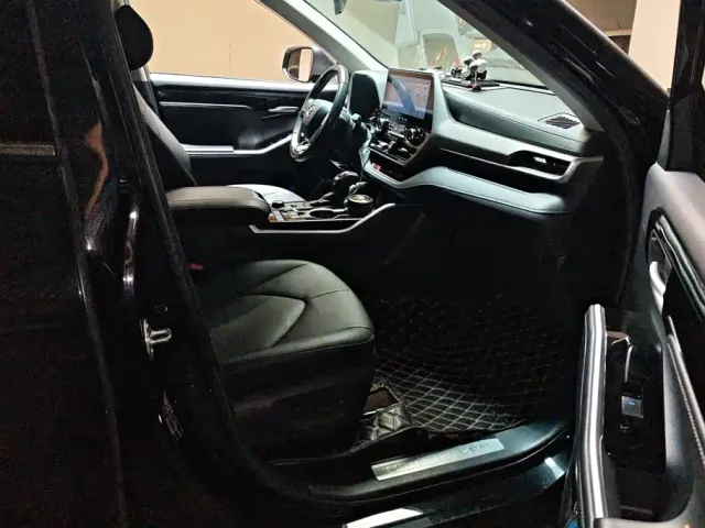 Toyota Highlander — Фото автомобиля 8