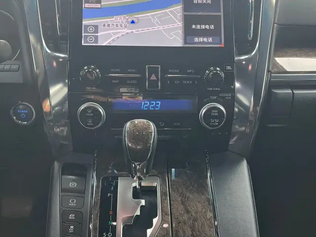 Toyota Vellfire — Фото автомобиля 7