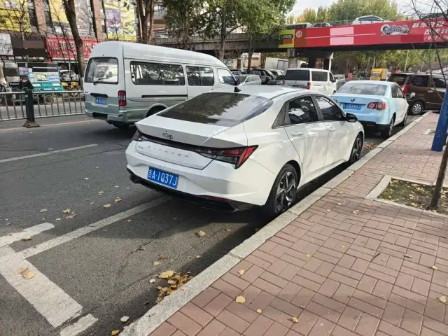 Hyundai Elantra — Фото автомобиля 5