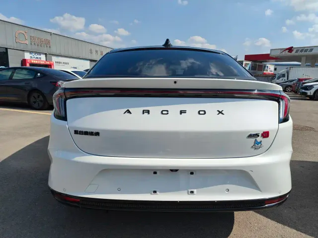 Arcfox Alpha S — Фото автомобиля 12