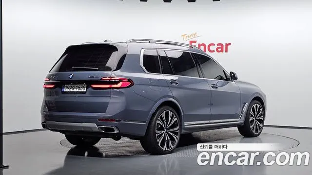 BMW X7 — Фото автомобиля 2