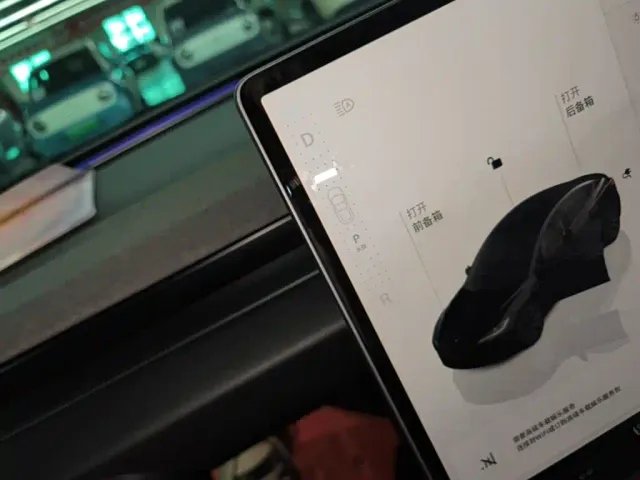 Tesla Model 3 — Фото автомобиля 13