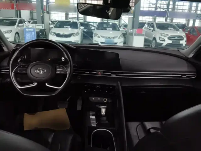 Hyundai Elantra — Фото автомобиля 9