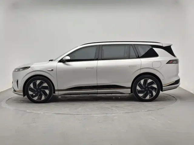 Dongfeng eπ 008 — Фото автомобиля 2